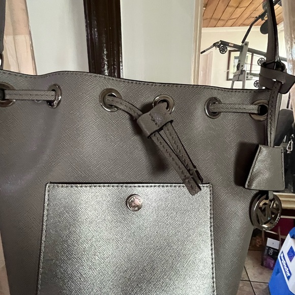 Michael Kors Silver bucket bags - Picture 2 of 7